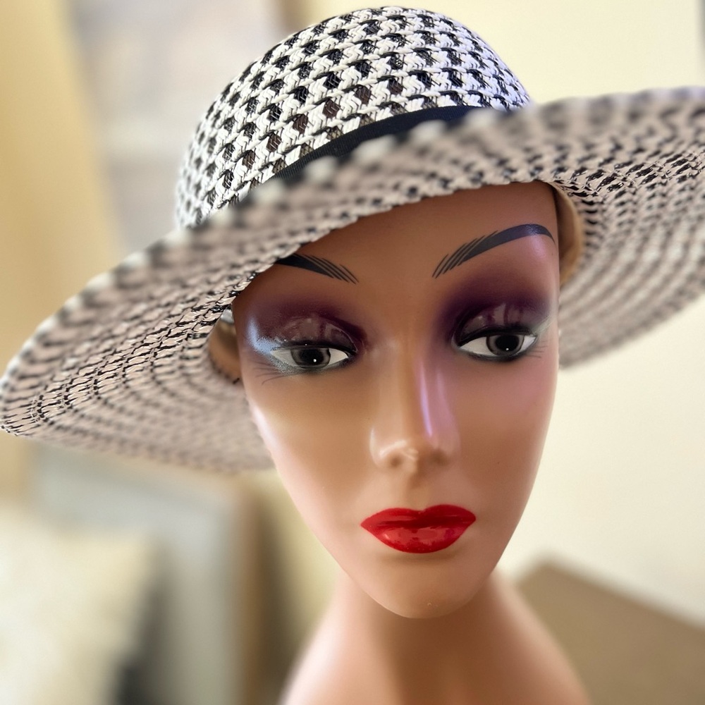 🌸🌸 ☀️🕶️ Chic Summer Black and White Women's Hat